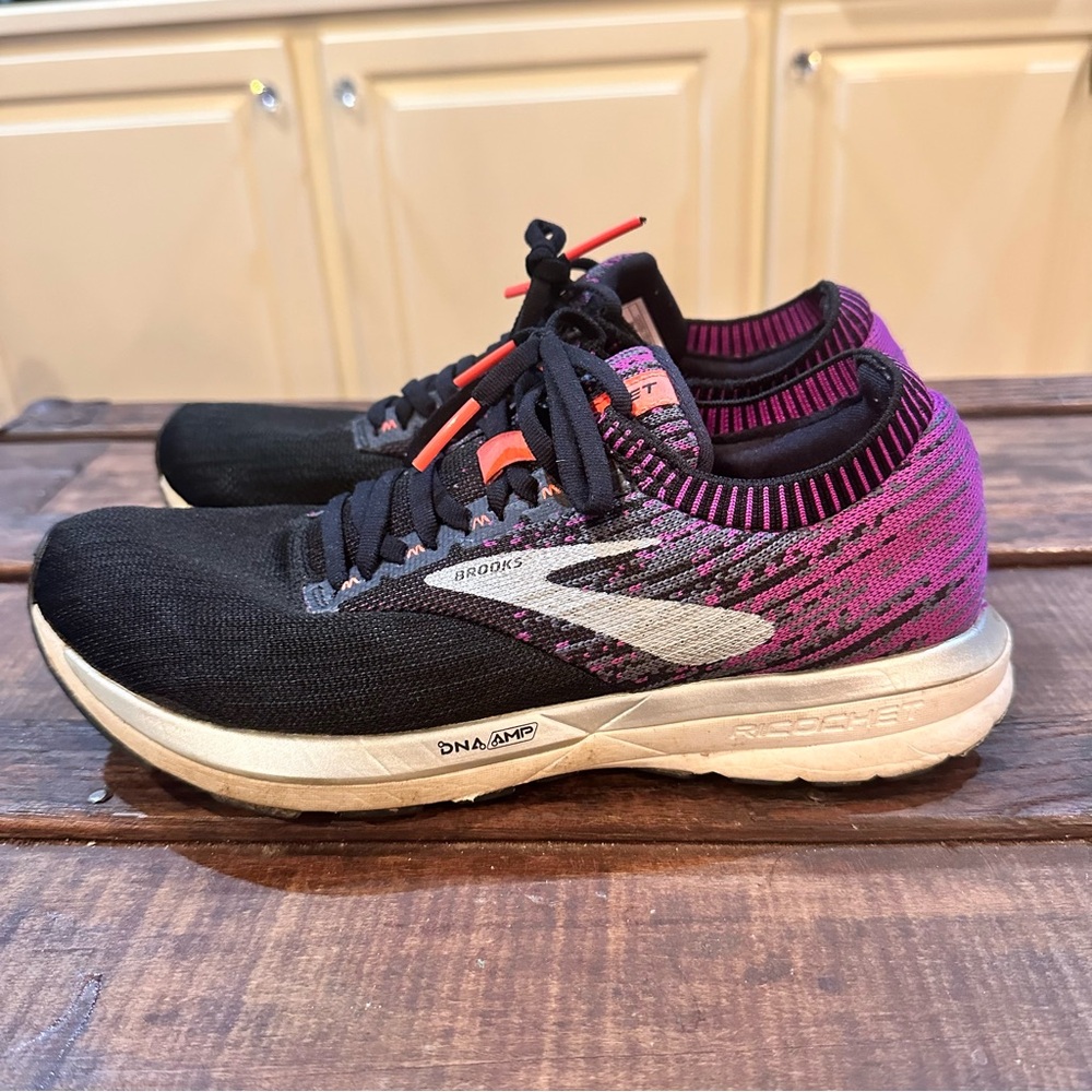 Brooks Ricochet Road Athletic Running Shoes Sneakers Women’s Size 9 Black Purple